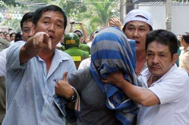 Video: Khống chế kẻ vào trường mầm non bắt cóc trẻ em