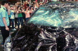 Thế giới 24h: Đi xe Nhật, bị đánh vỡ đầu