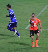 Nghịch lý V-League: Chậm lương vẫn sắm sao 'khủng'