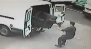 Cười té ghế với hai tên trộm ngớ ngẩn