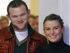 Bà xã Rooney 'dính' bầu