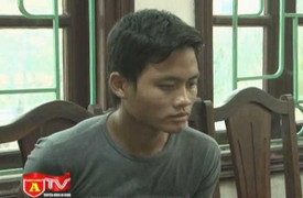 Dùng áo sơ-mi siết cổ, cướp xe ôm