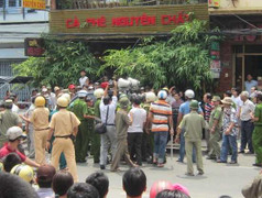 Hàng chục cảnh sát vây bắt kẻ cố thủ trong khách sạn