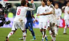 Khó tin: Kagawa và đồng đội hạ Pháp ngay ở Paris