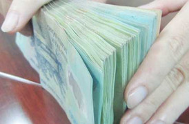 'Chân dài' ngân hàng xuống phố mời vay vốn