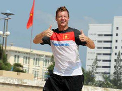 Thầy Tây trên tuyển: Sẽ thất bại nếu đá bóng vì tiền