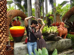 'Chân dài' dồn dập khoe người tình đại gia