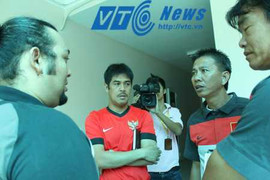 Bản tin AFF Cup: Thầy Việt lên trình ngoại ngữ