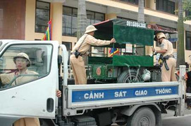 Ảnh: Bắt giữ hàng loạt xe ba bánh tự chế giữa Thủ đô