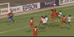 Video: Bóng dội xà, tuyển Việt Nam hú vía!