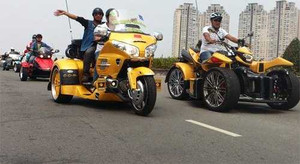 Đoàn mô tô khủng dạo phố Sài Gòn