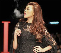 Những người mẫu Việt múa may, chơi trội trên sàn diễn