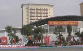 Cảnh sát trẻ biểu diễn 'kungfu' 1 người hạ 6 đối tượng