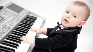 Sốt dịch vụ bán 'con giống người' của sao thế giới