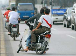 Phát hoảng với kiểu đi tắt đón... 'tử thần'