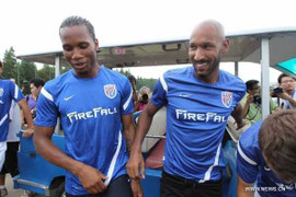 Thượng Hải chậm lương, Drogba, Anelka dọa đình công