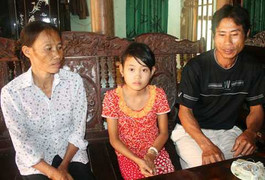 Nợ 6.000đ tiền mua sách, hiệu phó tát học sinh?