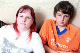 Con lười học, mẹ ra tòa