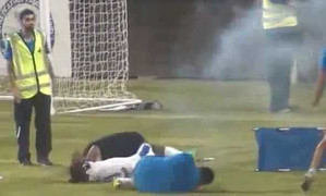 Chấn thương, còn bị quẳng bom khói vào người