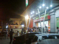 Mắc kẹt hơn 30 phút trong thang cuốn siêu thị BigC