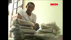 Bớt xén thuốc nổ bán kiếm lời