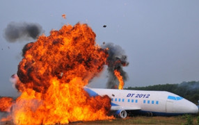 Ảnh: Diễn tập cứu hộ khẩn cấp máy bay gặp nạn