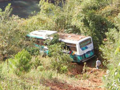 Xe khách lao xuống vực, 21 người bị thương