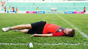 Thầy Tây trên tuyển chấn thương vẫn 'lâm trận'