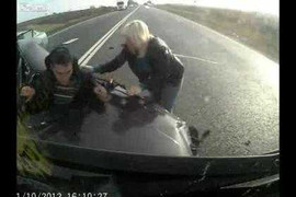 Bước ra an toàn sau tai nạn ô tô thảm khốc