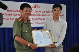 Vinh danh công dân bắt tên cướp giết người giữa Sài Gòn