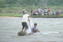 Bão số 8: Gió to hất 3 người trên xuồng chết đuối