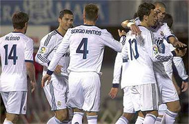 Messi gọi, Ronaldo trả lời, Real tạo mưa bàn thắng