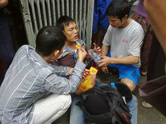 Người dân cấp cứu cho nam thanh niên ngất vì đói