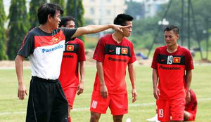 Tuyển Việt Nam tập bài ‘thả gà ra đuổi’