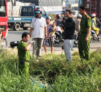 Nam thanh niên chết bất thường cạnh xa lộ Hà Nội