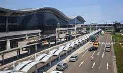 Phát hiện đạn pháo, Nhật đóng cửa sân bay