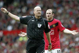 Chelsea-MU tái ngộ đêm mai: Lại may cho Alex Ferguson?