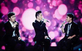 Tùng Dương 'đối đầu' học trò trên sân khấu