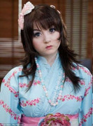 Thiếu nữ búp bê làm chao đảo cư dân mạng ở Anh