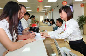 Nhân viên ngân hàng nơm nớp lo bị sa thải