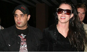 Bạn trai cũ kể tội gia đình Britney Spears trước tòa