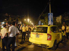 Người điên cướp ô tô gây tai nạn