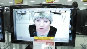 Cụ bà hồn nhiên 'làm trò' trước camera