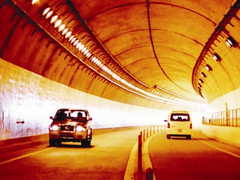 Nhiều vết nứt, thấm dột ở hầm Hải Vân