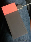 Smartphone khủng cùng bộ sạc lạ