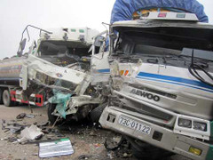 Hai vụ tai nạn, 12 người bị thương