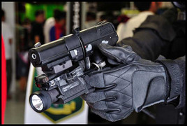 Cận vệ Tổng thống Mỹ dùng súng gì?