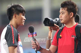 Công Vinh được truyền thông Malaysia chăm sóc đặc biệt