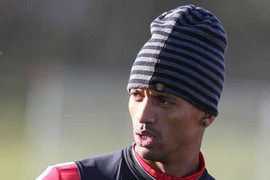 Bị Alex quở mắng, Nani nằng nặc đòi rời MU