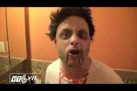 Thây ma lái ôtô dọa mọi người hết hồn